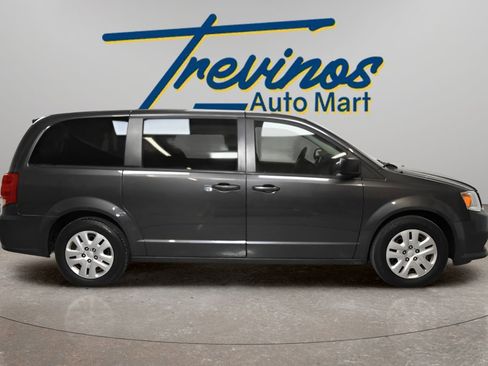 Used 2018 Dodge Grand Caravan SE w/ UConnect Hands-Free Group FWD image 4