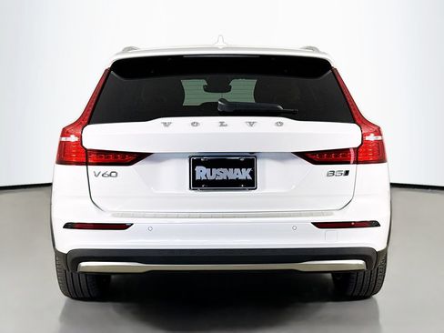 Certified 2024 Volvo V60 B5 Cross Country Ultimate w/ Protection Package Premier AWD/4WD image 6