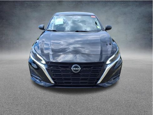 Used 2025 Nissan Altima 2.5 SV FWD image 2