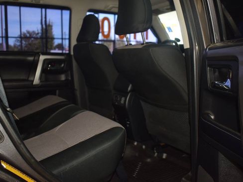 Used 2017 Toyota 4Runner SR5 AWD/4WD image 10