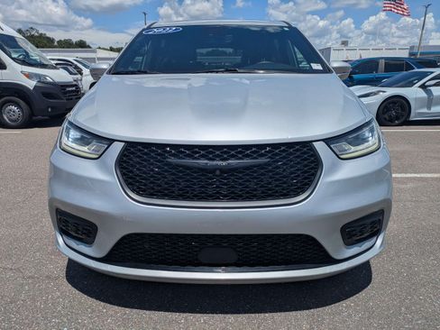 Used 2022 Chrysler Pacifica Limited w/ Uconnect Theater Family Group FWD image 8