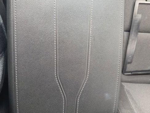 Used 2022 Chevrolet Traverse LT image 39