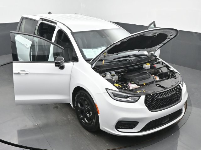 Used 2024 Chrysler Pacifica Limited FWD image 62
