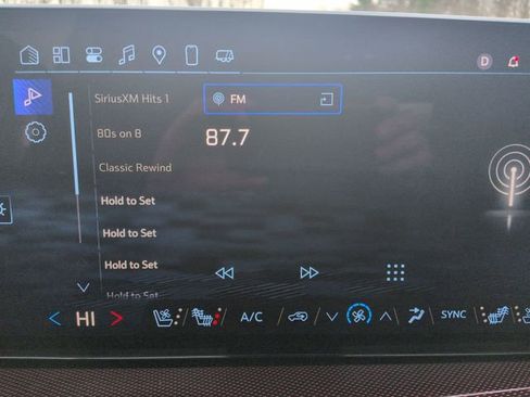 Used 2024 Chevrolet Traverse RS image 13