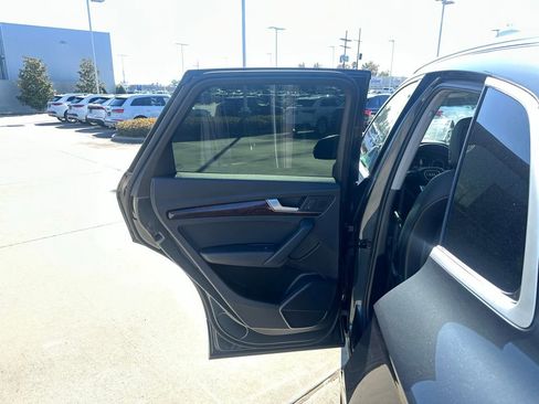 Used 2020 Audi Q5 2.0T Premium w/ Convenience Package image 18
