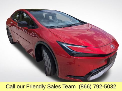 Used 2025 Toyota Prius XLE AWD/4WD image 8