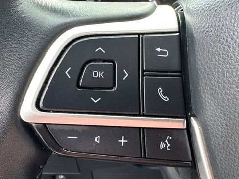 Certified 2023 Toyota Highlander XLE image 25