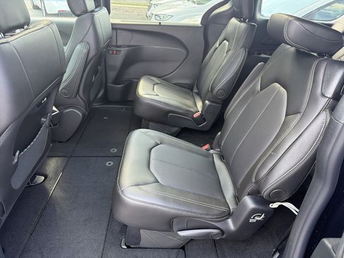 New 2027 Chrysler Pacifica Select w/ Family Tech Group AWD/4WD image 12