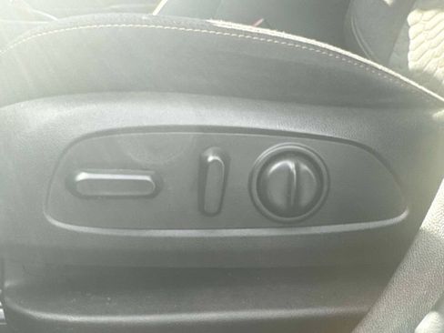 Used 2018 Chevrolet Equinox LT AWD/4WD image 18