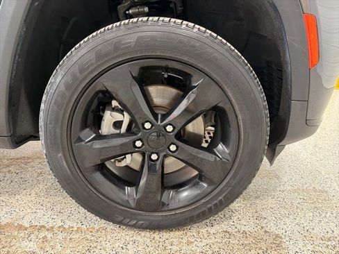 Used 2023 Jeep Grand Cherokee L Altitude image 37