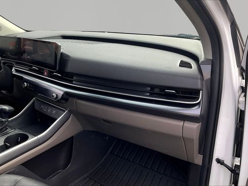 Used 2025 Kia Carnival LXS image 28