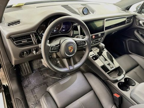 Used 2025 Porsche Macan AWD/4WD image 10