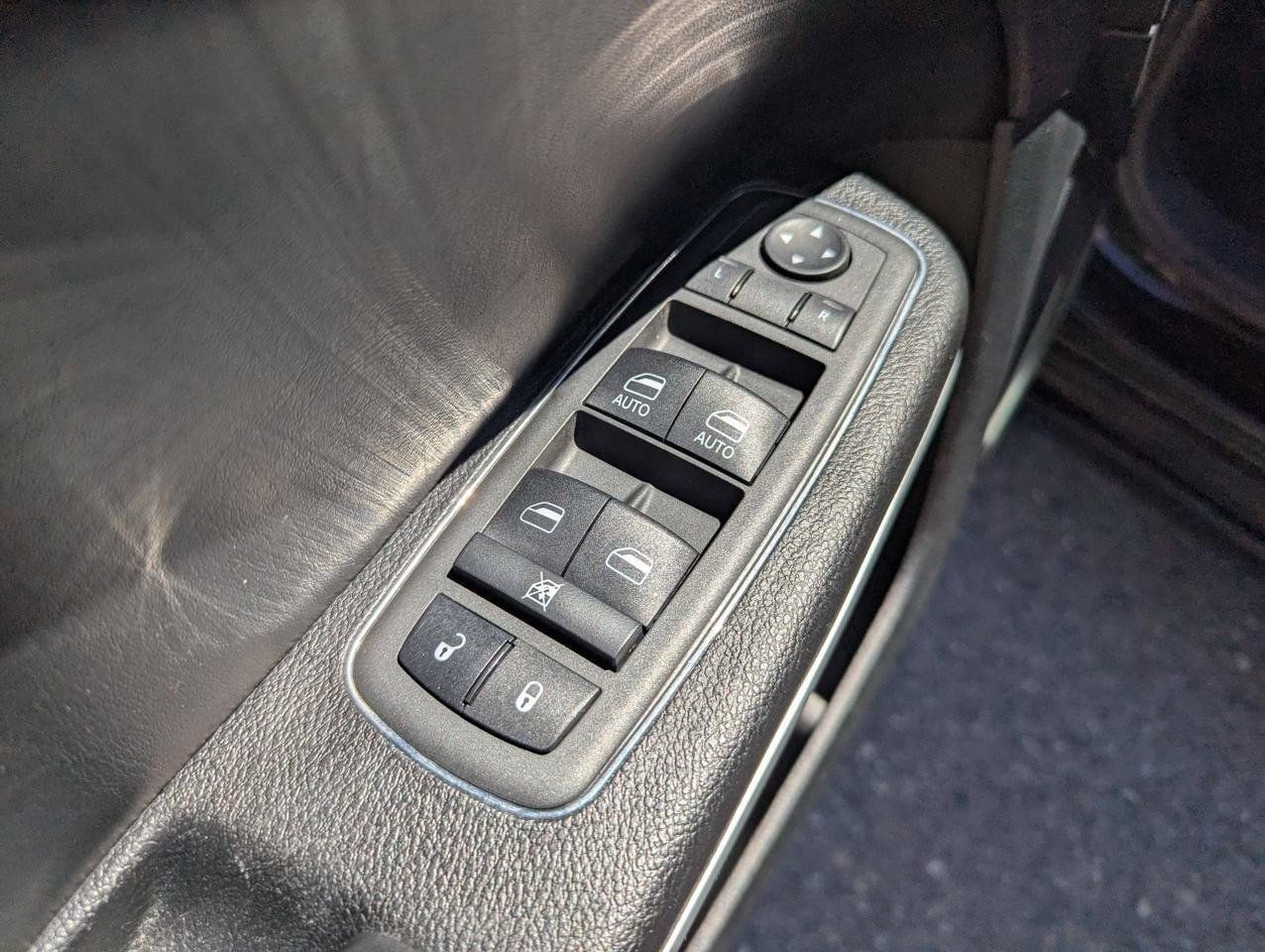 Used 2022 Dodge Charger SXT w/ Leather Interior Group RWD image 10