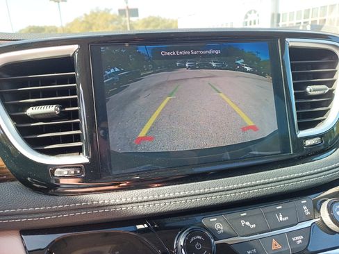 Certified 2024 Chrysler Pacifica Limited image 19