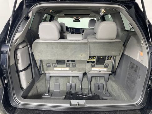 Used 2018 Toyota Sienna XLE image 16