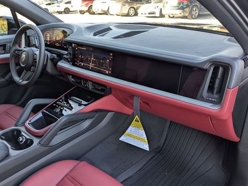 New 2026 Porsche Cayenne image 25