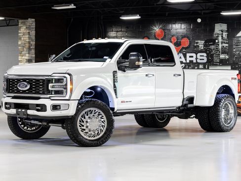 Used 2023 Ford F450 Platinum w/ FX4 Off-Road Package AWD/4WD image 4