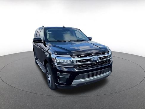 Used 2024 Ford Expedition Limited image 3