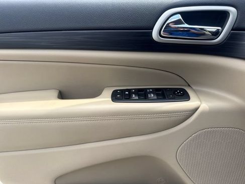Used 2021 Jeep Grand Cherokee Laredo RWD image 16