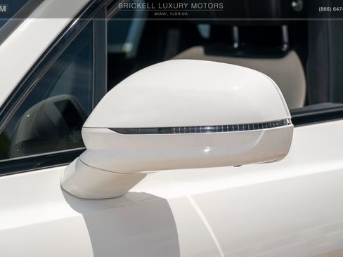 Used 2021 Bentley Bentayga Plug-In Hybrid AWD/4WD image 62