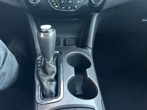 Used 2017 Chevrolet Cruze LT image 18