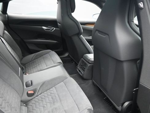 Used 2022 Audi e-tron GT Premium Plus image 34