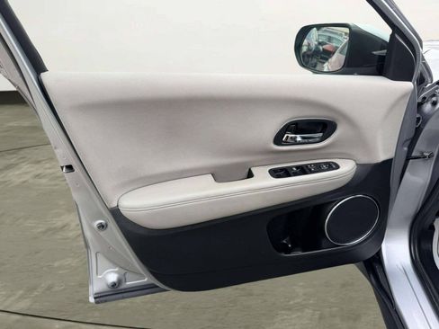 Used 2017 Honda HR-V EX image 14