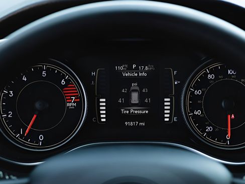 Used 2019 Jeep Cherokee Latitude Plus image 17