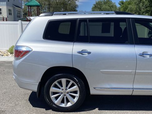 Used 2013 Toyota Highlander Limited AWD/4WD image 6