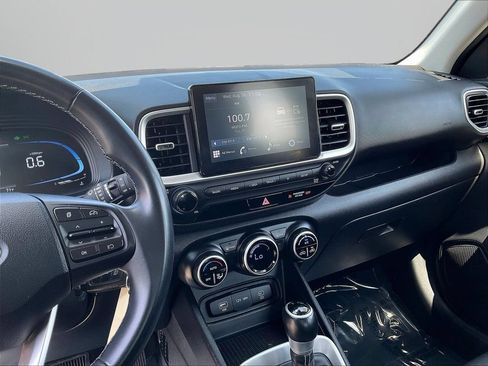 Certified 2023 Hyundai Venue SEL FWD image 11
