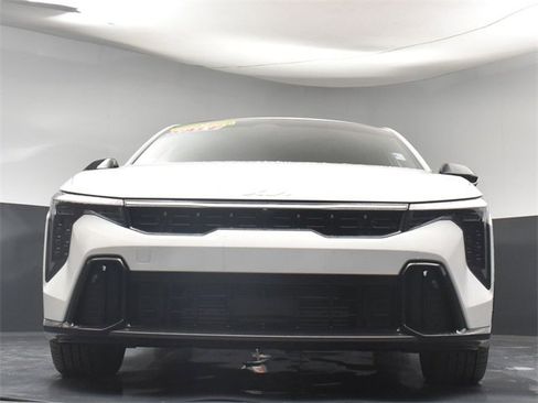 Certified 2025 Kia K4 GT-Line Turbo image 33