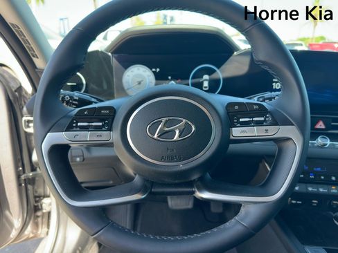 Used 2023 Hyundai Elantra Limited FWD image 12