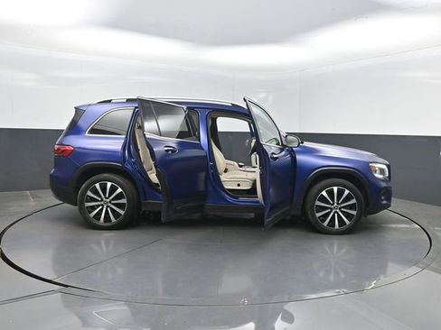 Used 2020 Mercedes-Benz GLB 250 w/ Premium Package image 37