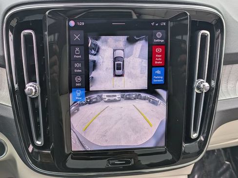 Used 2025 Volvo XC40 B5 Plus AWD/4WD image 23