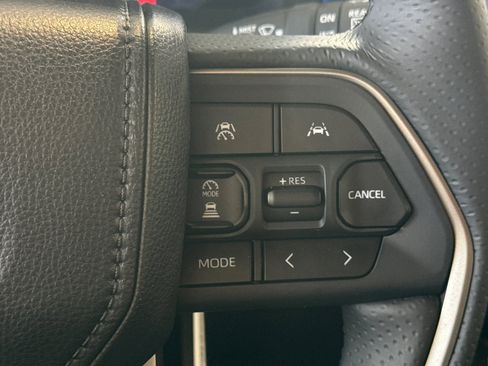 Used 2025 Toyota 4Runner TRD Off-Road image 32