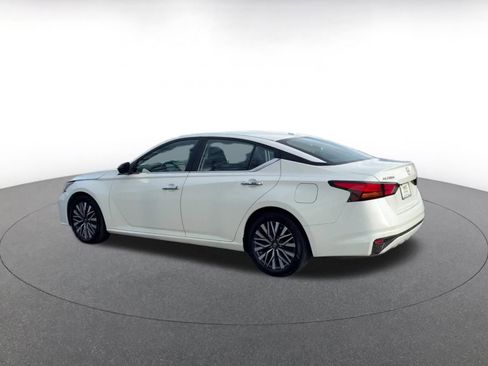 Used 2025 Nissan Altima 2.5 SV image 10