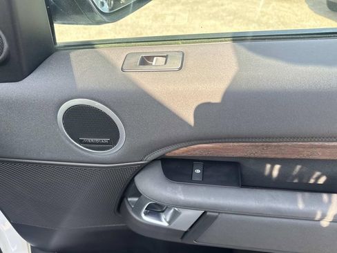 Used 2017 Land Rover Discovery HSE image 17