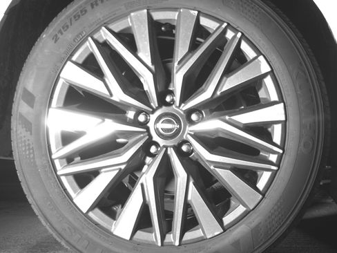Used 2025 Nissan Altima 2.5 SV FWD image 15