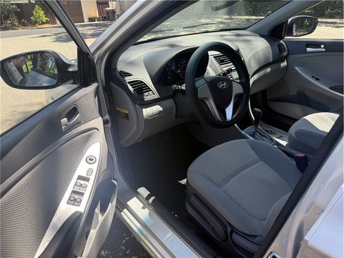 Used 2012 Hyundai Accent GLS FWD image 11