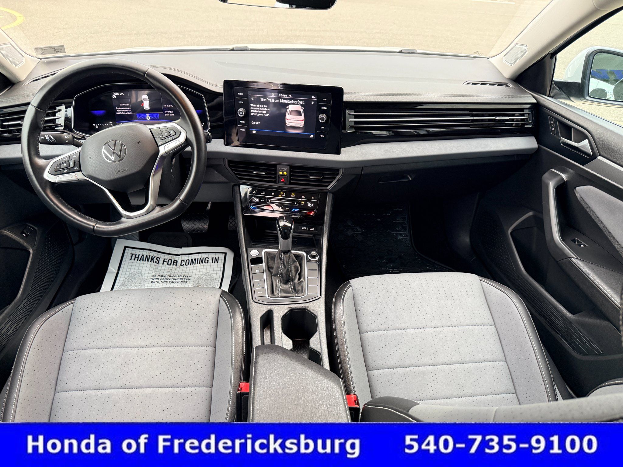 Used 2025 Volkswagen Jetta SE FWD image 37