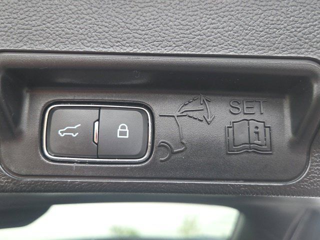 Used 2023 Ford Explorer XLT AWD/4WD image 13