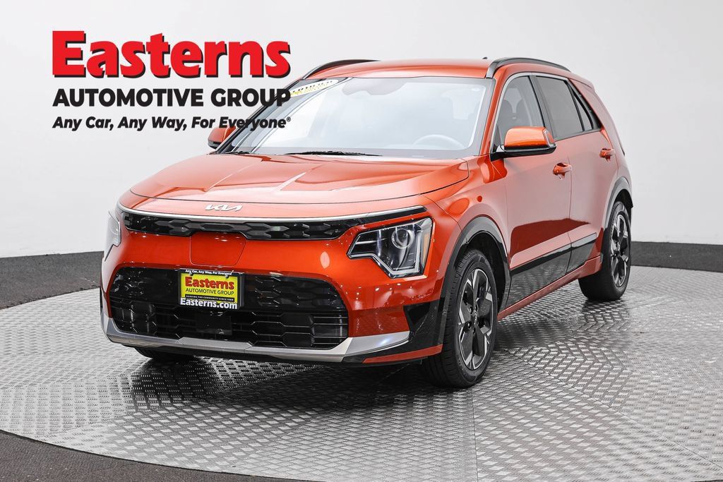 Used 2023 Kia Niro Wind w/ Wind Preserve Package FWD image 1