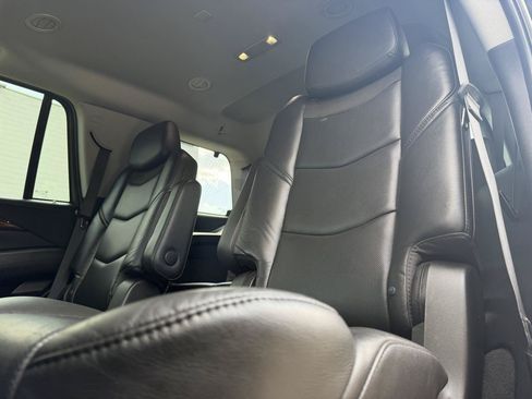 Used 2018 Cadillac Escalade Premium Luxury AWD/4WD image 10