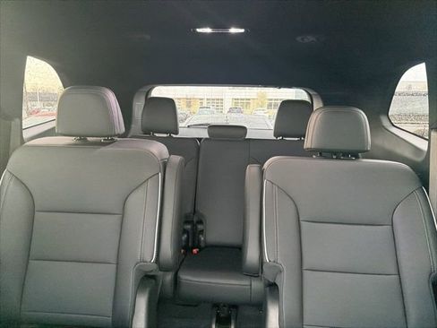 Used 2025 Buick Enclave Preferred w/ Power Package image 10