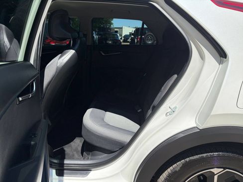Used 2026 Kia Niro LX FWD image 23