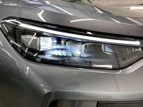 New 2026 Volkswagen Tiguan SE image 32