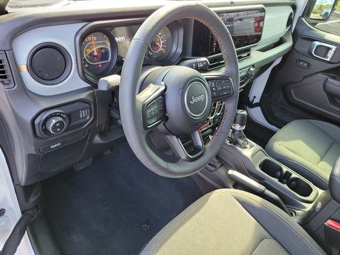 Used 2024 Jeep Gladiator Willys image 12