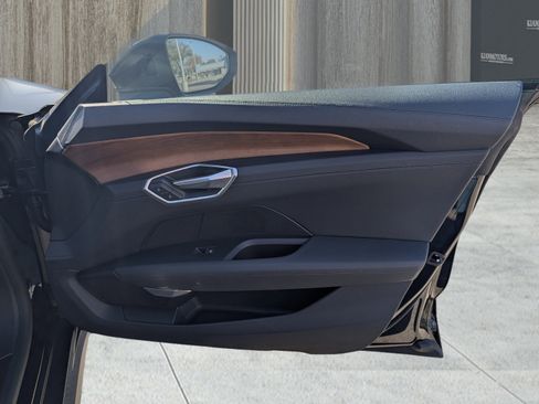 Used 2023 Audi e-tron GT Premium Plus image 39