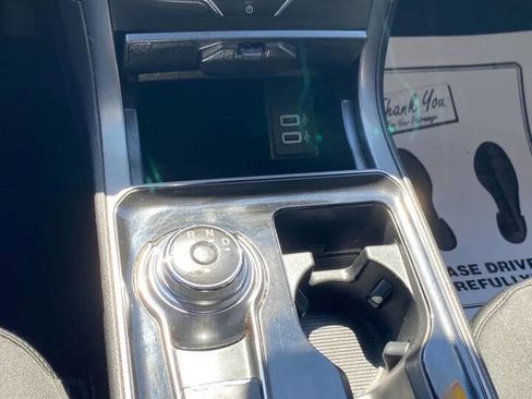 Used 2020 Ford Edge SE FWD image 18
