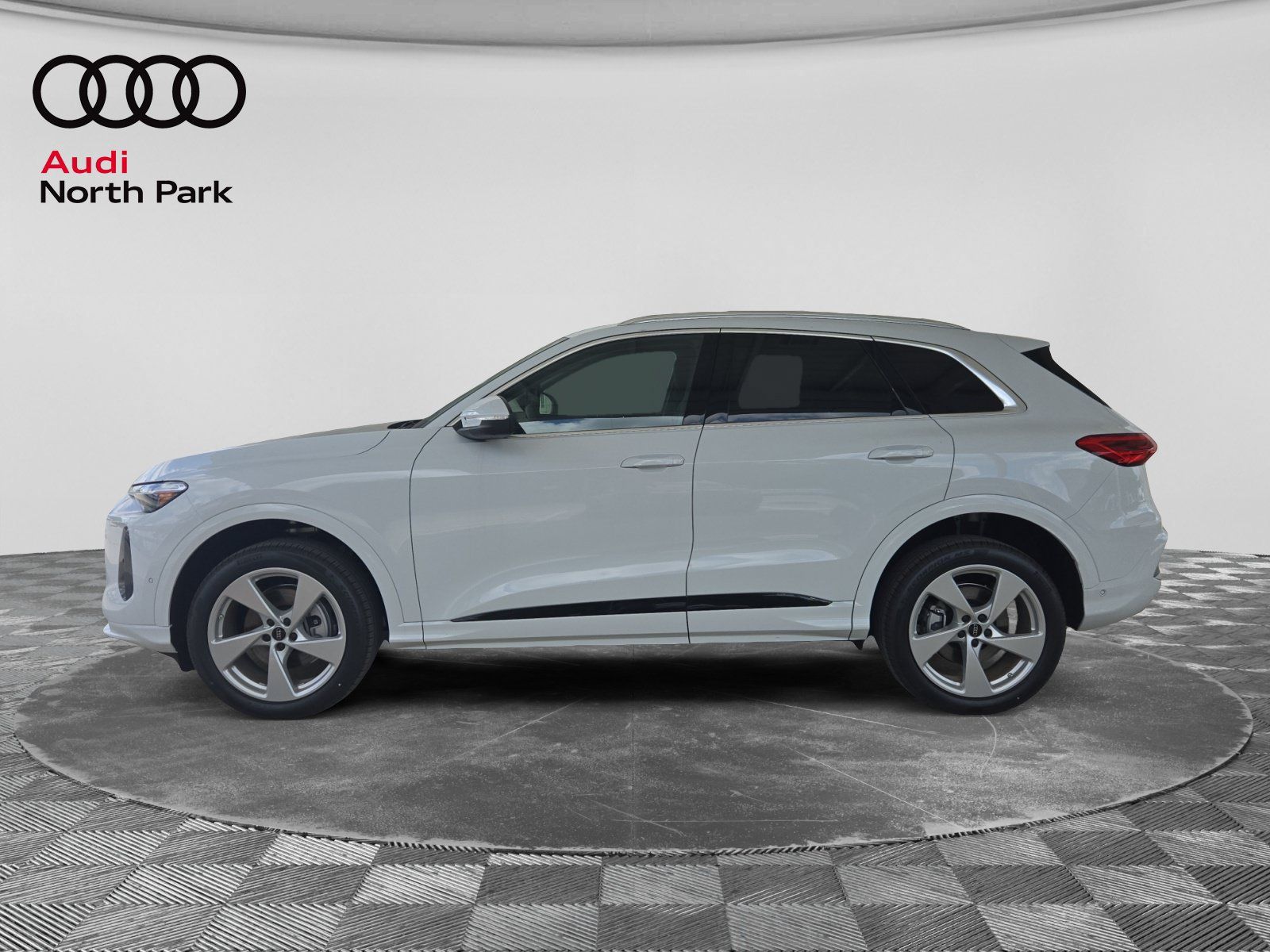 New 2026 Audi Q5 Premium Plus AWD/4WD image 2
